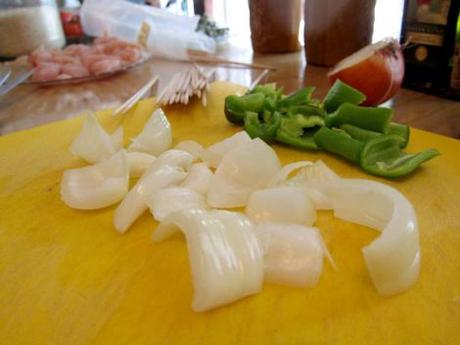 Brocheta de pollo y verduras con salsa de champiñones (#elAsaltablogs) brochetas-de-pollo-con-salsa-de-champiñones-