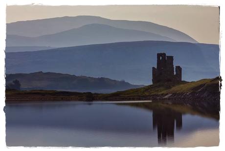 Castillo de Ardvreck sobre el lago Assynt Castillo de Ardvreck sobre el lago Assynt