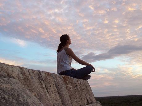 mujer-meditando