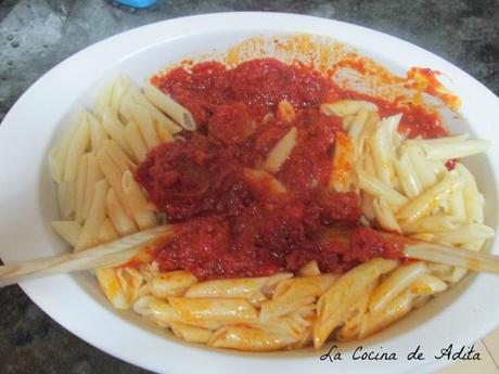 Macarrones, con chorizo al orégano Macarrones, con chorizo al orégano