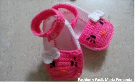 Ideas súper creativasy coloridas: hello kitty , sandalias con flores y buhos a crochet (Crocheted owl purse, an baby kitty slippers)