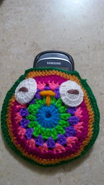 Ideas súper creativasy coloridas: hello kitty , sandalias con flores y buhos a crochet (Crocheted owl purse, an baby kitty slippers)