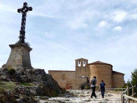 La Ermita de San Frutos con la cruz al frente