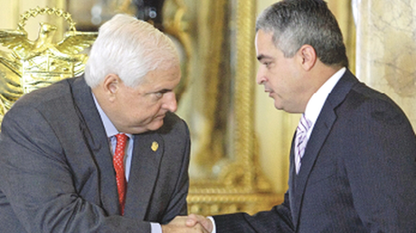 Ricardo Martinelli (Izq.) nombró a Hernán De León como magistrado de la Corte en 2012. LA PRENSA/Archiv