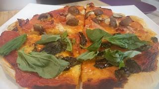 PIZZA CASERA A LA SARTÉN (Margarita / Jamón y Champiñones) PIZZA CASERA A LA SARTÉN (Margarita / Jamón y Champiñones)