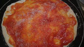 PIZZA CASERA A LA SARTÉN (Margarita / Jamón y Champiñones) PIZZA CASERA A LA SARTÉN (Margarita / Jamón y Champiñones)