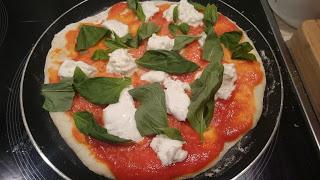 PIZZA CASERA A LA SARTÉN (Margarita / Jamón y Champiñones) PIZZA CASERA A LA SARTÉN (Margarita / Jamón y Champiñones)