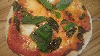 PIZZA CASERA A LA SARTÉN (Margarita / Jamón y Champiñones) PIZZA CASERA A LA SARTÉN (Margarita / Jamón y Champiñones)