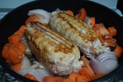 Pollo relleno con salsa de zanahorias Pollo relleno con salsa de zanahorias