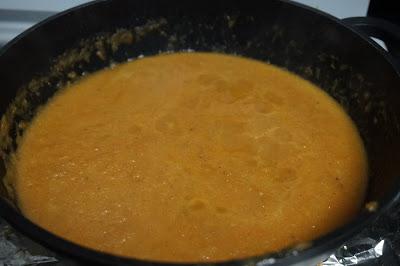 Pollo relleno con salsa de zanahorias Pollo relleno con salsa de zanahorias