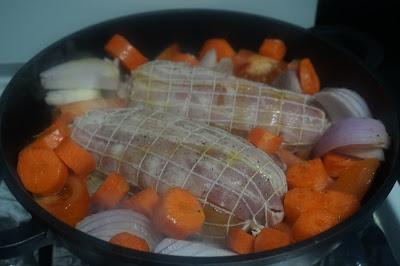 Pollo relleno con salsa de zanahorias Pollo relleno con salsa de zanahorias