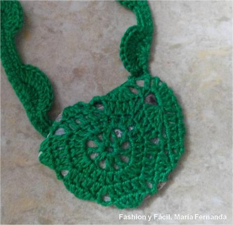 Tejer un collar con una concha de mar (A necklace with a sea shell)