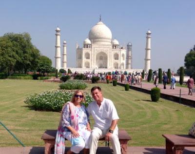 Agra. El Taj Mahal, belleza por amor para la elegida del palacio.