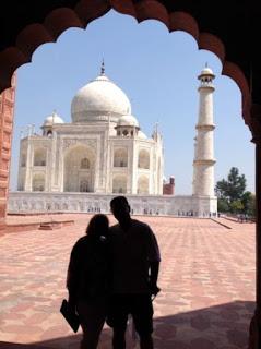 Agra. El Taj Mahal, belleza por amor para la elegida del palacio.