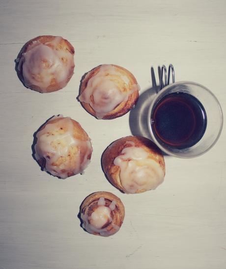 ROLL CROISSANT CON CANELA ROLL CROISSANT CON CANELA