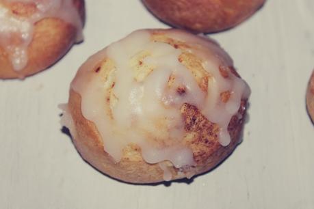 ROLL CROISSANT CON CANELA ROLL CROISSANT CON CANELA