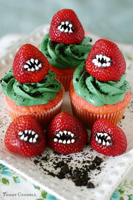 monster-strawberry cupcakes: 