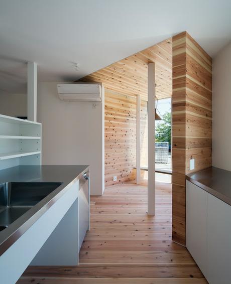 Un volumen diseñado sobre una fachada tradicional Un volumen diseñado sobre una fachada tradicional