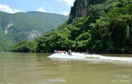 Navegando por el Cañon del Sumidero Navegando por el Cañon del Sumidero