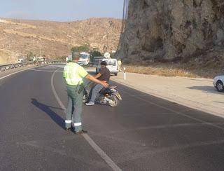 Control de tráfico por la Guardia Civil