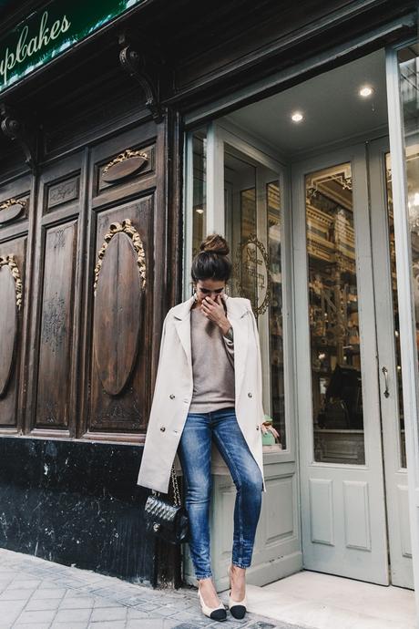 Long_Blazer-Off_The_Shoulders_Knit-Jeans-Chanel_Escarpins_Shoes-Chanel_Bag-Hoop_Earring-Outfit-Street_Style-Topknot-25