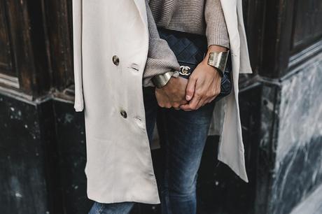 Long_Blazer-Off_The_Shoulders_Knit-Jeans-Chanel_Escarpins_Shoes-Chanel_Bag-Hoop_Earring-Outfit-Street_Style-Topknot-63