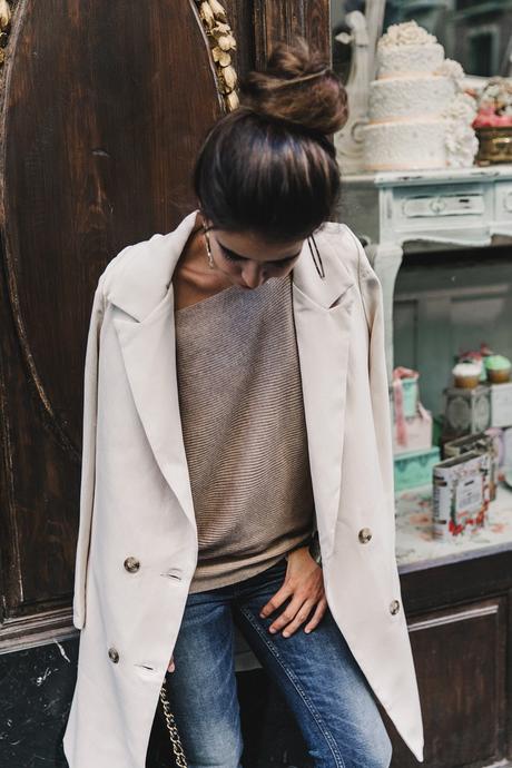 Long_Blazer-Off_The_Shoulders_Knit-Jeans-Chanel_Escarpins_Shoes-Chanel_Bag-Hoop_Earring-Outfit-Street_Style-Topknot-49