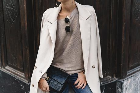 Long_Blazer-Off_The_Shoulders_Knit-Jeans-Chanel_Escarpins_Shoes-Chanel_Bag-Hoop_Earring-Outfit-Street_Style-Topknot-59