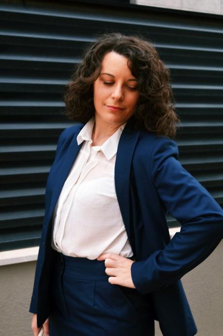 Authentic working girl Authentic working girl (1)