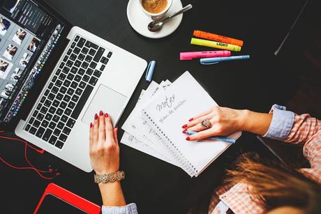 ¡Feliz 7º Cumpleblog! blogger escribiendo