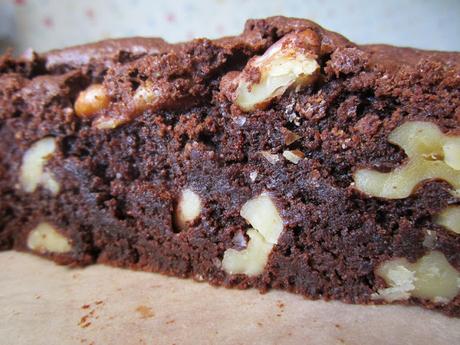 Brownie super cremoso de chocolate con nueces