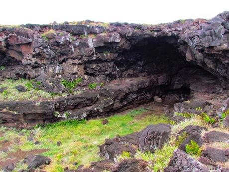 Cueva Ana Te Pora. Rapa Nui Cueva Ana Te Pora. Rapa Nui