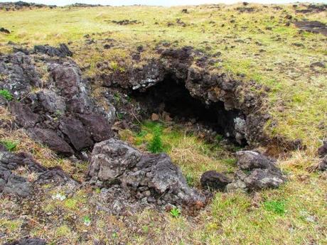 Cueva Ana Te Pora. Rapa Nui Cueva Ana Te Pora. Rapa Nui