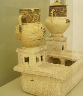 Cerámica andalusí y vida cotidiana en Murcia. Algunas cerámicas islámicas del Museo de Santa Clara.