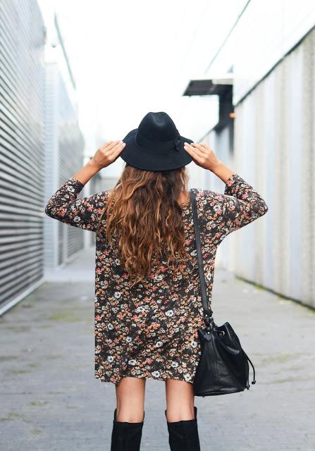 STREET STYLE INSPIRATION; BOHO DRESS IN FALL.-