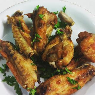 Alitas Fritas Al Ajillo (Garlic Fried Chicken Wings)