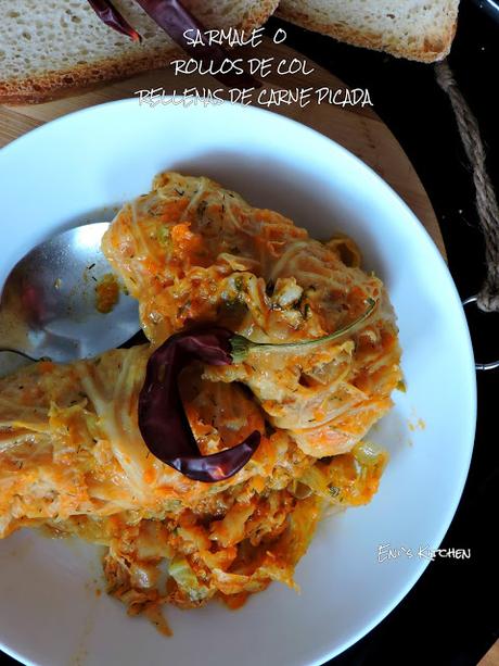 Sarmale o rollos de col rellenos de carne picada Sarmale o rollos de col rellenos de carne picada