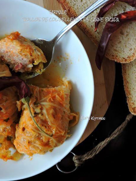 Sarmale o rollos de col rellenos de carne picada Sarmale o rollos de col rellenos de carne picada