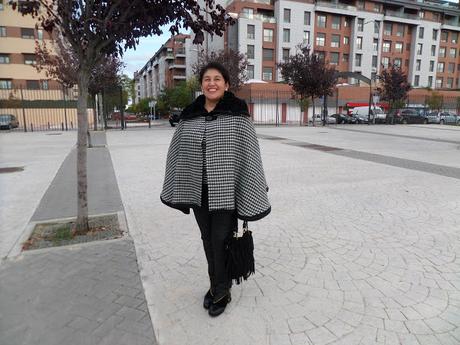 Look con Capa en estampado Pata de Gallo Look con Capa en estampado Pata de Gallo