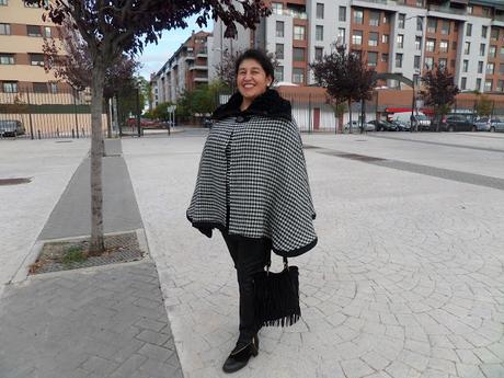 Look con Capa en estampado Pata de Gallo Look con Capa en estampado Pata de Gallo