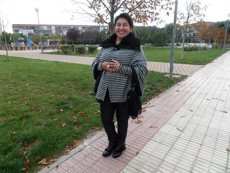 Look con Capa en estampado Pata de Gallo Look con Capa en estampado Pata de Gallo