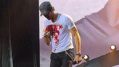 Enrique Iglesias ayuda con su sangre a los desfavorecidos