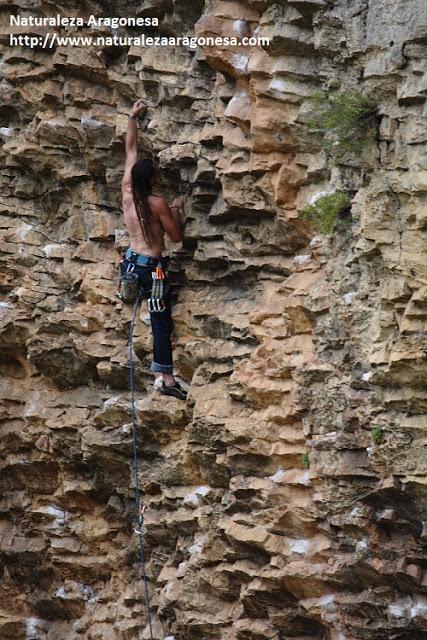 Denunciados varios escaladores por la apertura y equipamiento de vías en el Parque Natural de la Sierra y los Cañones de Guara