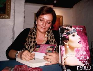 Presentación completa en vídeo UNA CHICA CON ESTILO en Sevilla Presentación completa en vídeo UNA CHICA CON ESTILO en Sevilla