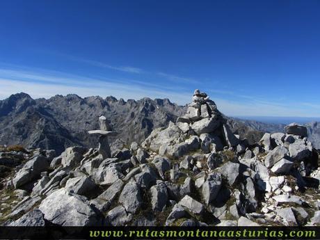 Ruta Jito Escarandi Cueto Tejao: Cima del Cueto Tejao