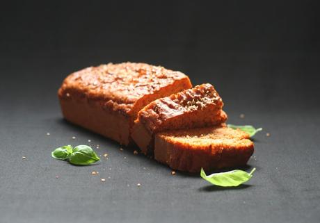 Bizcocho de Tomates Secos, Queso de Cabra y Albahaca