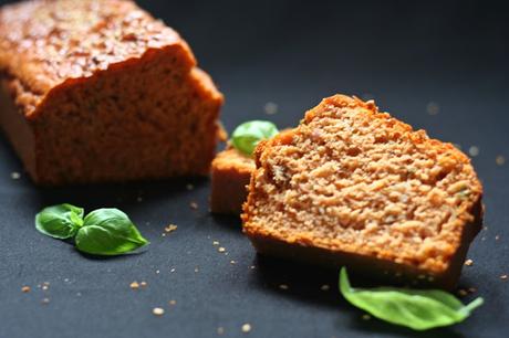 Bizcocho de Tomates Secos, Queso de Cabra y Albahaca