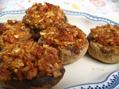 CHAMPIÑONES RELLENOS PICANTES