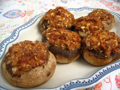 CHAMPIÑONES RELLENOS PICANTES