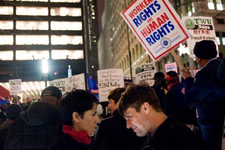 El 15M, el Occupy Wall Street, las Primaveras árabes...¡ es INGENIERÍA SOCIAL y está patrocinado por SOROS! USA. New York. 2011. Vlad Teichberg and his wife Nicki in Zuccotti Park. There was a union rally there loosely tied to the OWS movement. The Teichberg's are leading the media outreach of the Occupy movement in New York, which relies heavily on constant live streaming of protests to counteract what they perceive as sound bite sized distortions of the movement when expressed by the mass media.